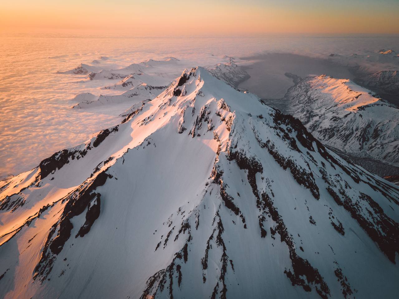 Рассвет с вершины Вилючинского вулкана. В.Спичак